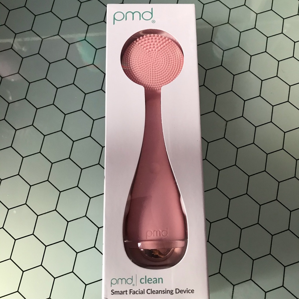 PMD Facial cleansing device